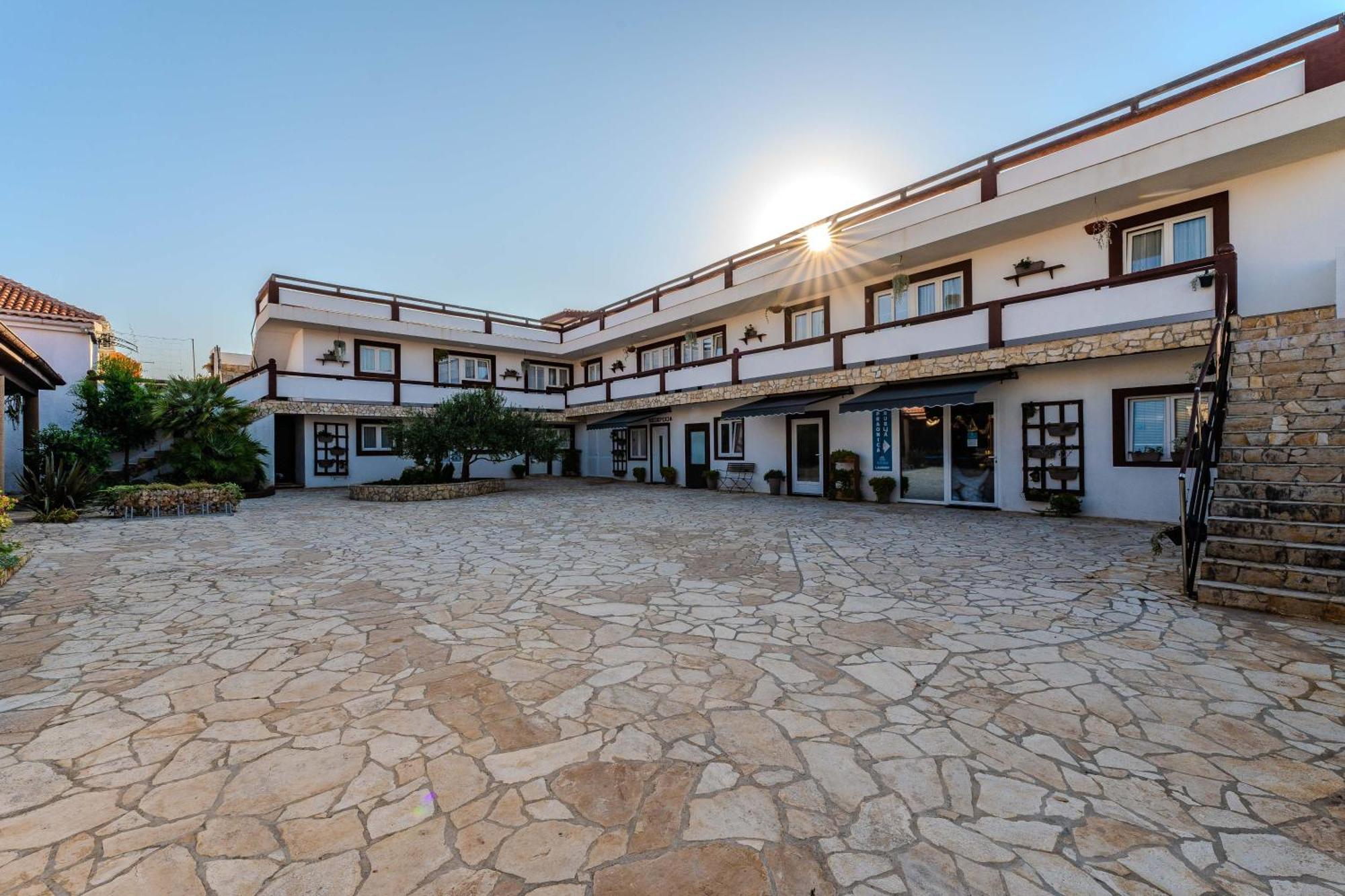 Guesthouse Kod Spavalice Vir Exteriör bild
